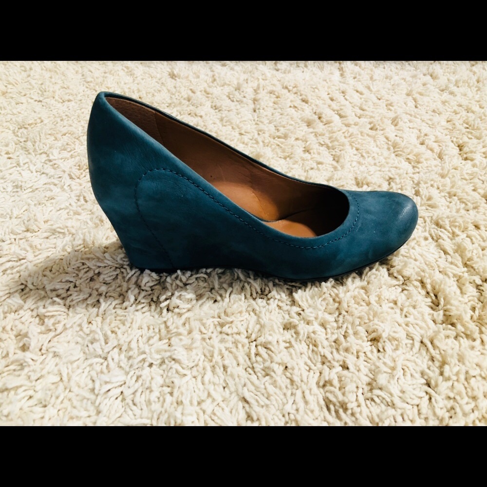Teal Franco Sarto wedges